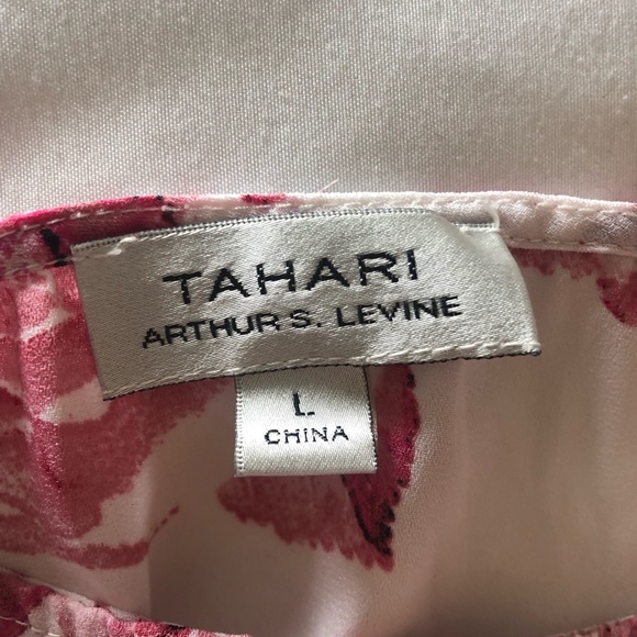 Flowy Tahari Sleeveless Top - Picture 3 of 3